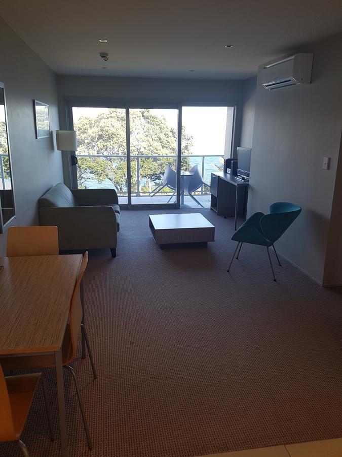 Te Kaha Beach Hotel Экстерьер фото