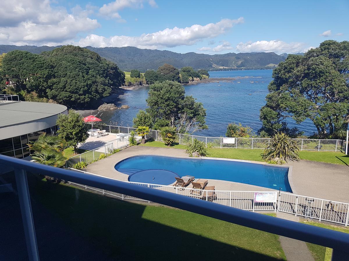 Te Kaha Beach Hotel Экстерьер фото