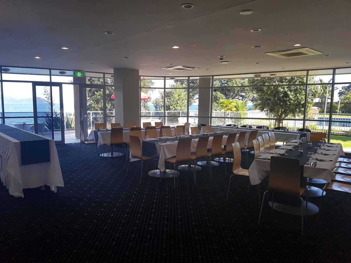 Te Kaha Beach Hotel Экстерьер фото