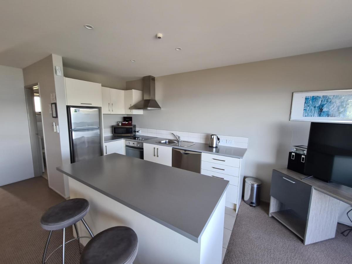 Te Kaha Beach Hotel Экстерьер фото