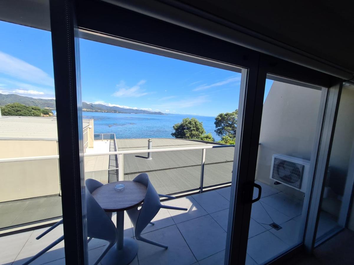 Te Kaha Beach Hotel Экстерьер фото