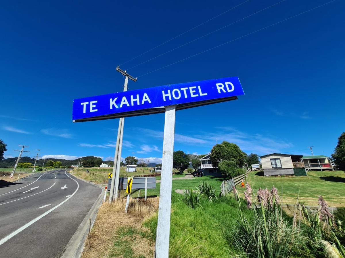 Te Kaha Beach Hotel Экстерьер фото